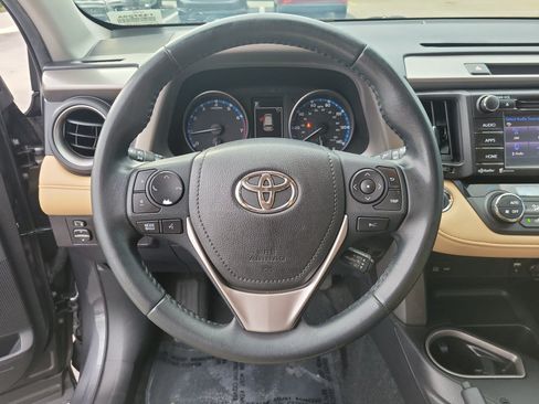 Used 2018 Toyota RAV4 XLE FWD image 17