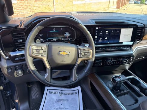 Used 2022 Chevrolet Silverado 1500 High Country w/ Technology Package AWD/4WD image 22