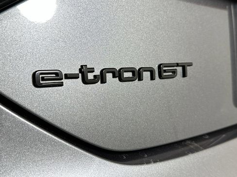 Used 2024 Audi e-tron GT Premium Plus image 27