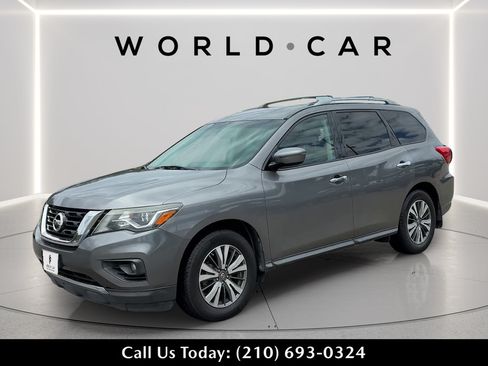 Used 2017 Nissan Pathfinder SV FWD image 3