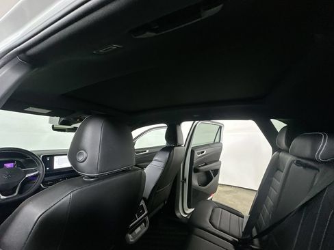 Used 2025 Volkswagen Atlas Cross Sport SEL AWD/4WD image 13