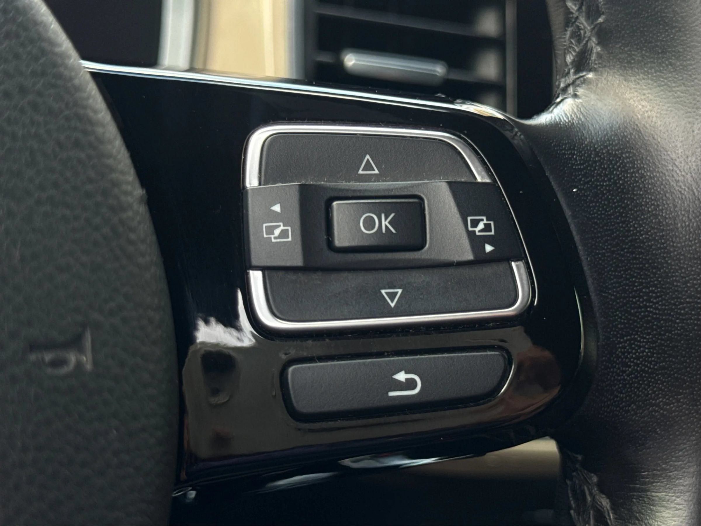 Used 2019 Volkswagen Beetle 2.0T Final Edition SEL FWD image 32