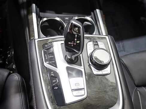 Used 2022 BMW 750i xDrive w/ Executive Package AWD/4WD image 28