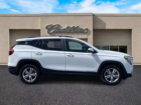 Used 2022 GMC Terrain SLE w/ Driver Convenience Package FWD image 2