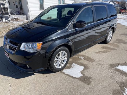 Used 2018 Dodge Grand Caravan SXT image 1