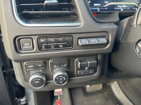 Used 2024 GMC Yukon AT4 w/ Technology Package AWD/4WD image 14