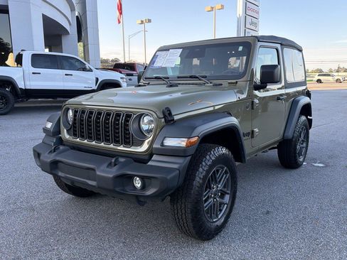 Used 2025 Jeep Wrangler Sport AWD/4WD image 2