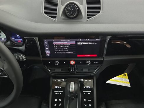 Certified 2026 Porsche Macan S AWD/4WD image 16