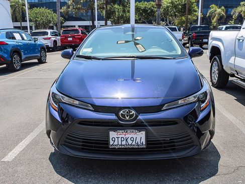 Used 2025 Toyota Corolla LE FWD image 2