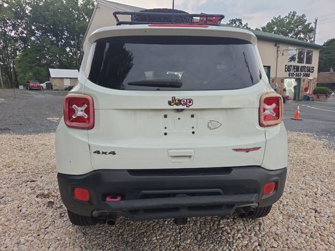 Used 2018 Jeep Renegade Trailhawk AWD/4WD image 7