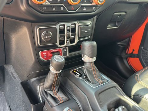 Used 2023 Jeep Gladiator Mojave w/ Cold Weather Group AWD/4WD image 17