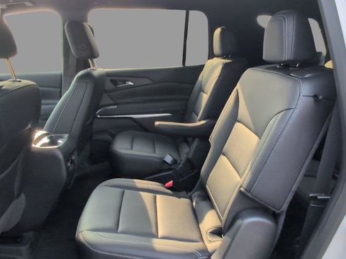 Used 2025 Chevrolet Traverse LT w/ Sun and Wheel Package FWD image 37
