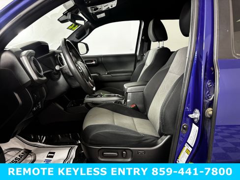 Used 2022 Toyota Tacoma TRD Off-Road image 4