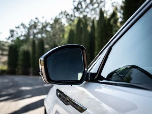 Used 2023 Land Rover Range Rover Velar R-Dynamic S image 22