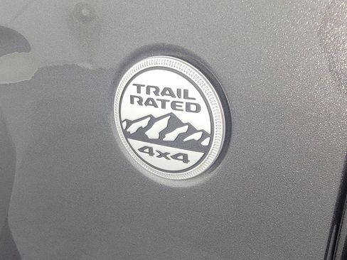 Used 2019 Jeep Wrangler Unlimited Sahara image 11