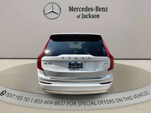 Used 2022 Volvo XC90 T5 Momentum w/ Climate Package FWD image 7