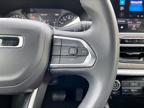 Used 2024 Jeep Compass Latitude image 12