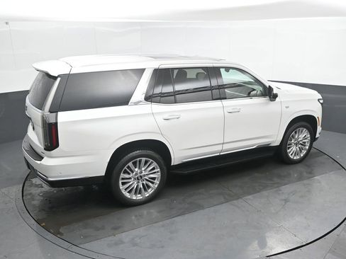 Used 2025 Cadillac Escalade Premium Luxury w/ LPO, Floor Liner Package image 39