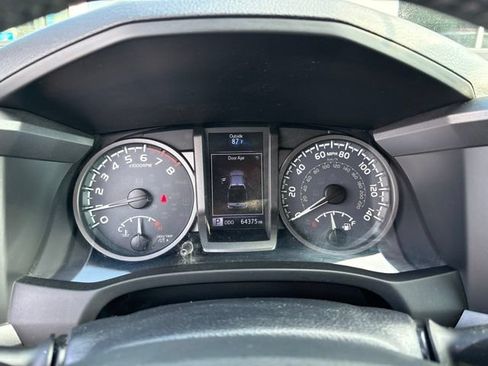 Used 2017 Toyota Tacoma TRD Sport w/ Tow Package (A/T) AWD/4WD image 13