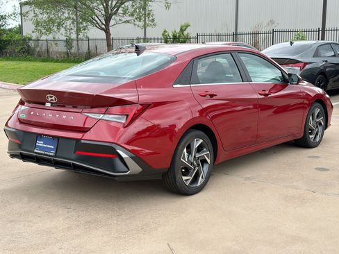 Used 2025 Hyundai Elantra SEL FWD image 9