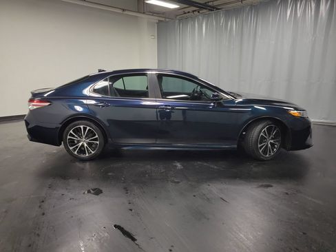 Used 2020 Toyota Camry SE FWD image 9