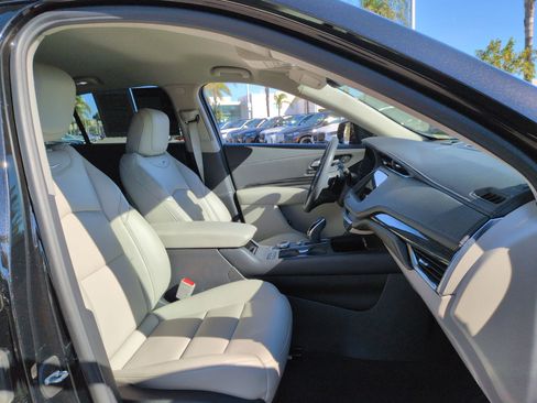 Used 2023 Cadillac XT4 Premium Luxury image 31