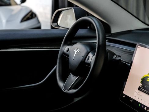 Used 2023 Tesla Model 3 Standard Range RWD image 21