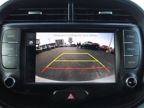 Used 2025 Kia Soul LX w/ LX Technology Package FWD image 21