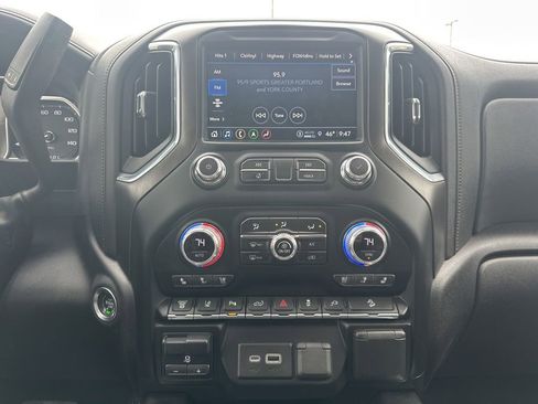 Used 2022 GMC Sierra 2500 AT4 w/ AT4 Premium Plus Package AWD/4WD image 24