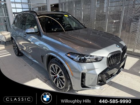 New 2026 BMW X5 xDrive40i w/ M Sport Package AWD/4WD image 1
