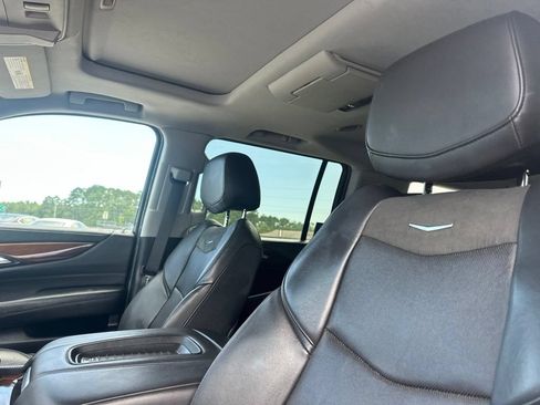 Used 2020 Cadillac Escalade ESV Premium Luxury AWD/4WD image 15