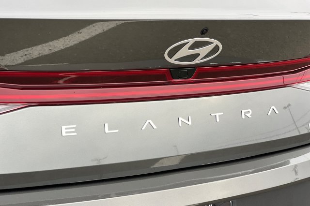 New 2026 Hyundai Elantra Hybrid FWD image 8