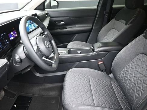 Used 2025 Nissan Kicks SV AWD/4WD image 17