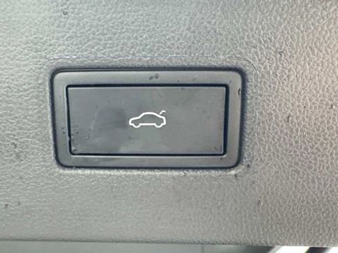 Used 2024 Volkswagen Tiguan SE R-Line image 38