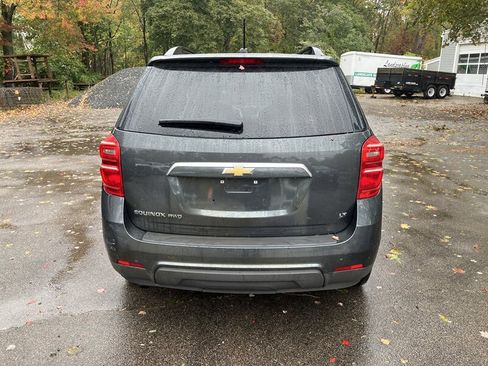 Used 2017 Chevrolet Equinox LT image 3
