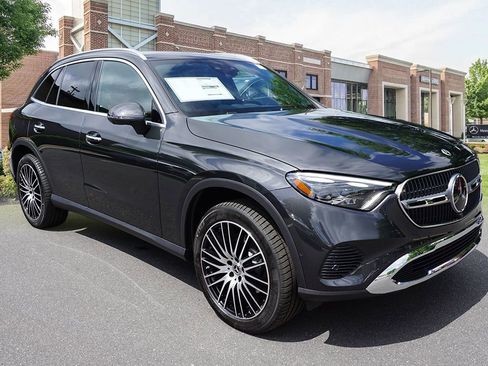 Used 2025 Mercedes-Benz GLC 300 4MATIC image 3