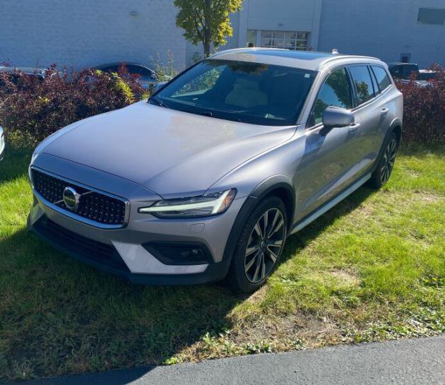 Used 2026 Volvo V60 B5 Cross Country Ultra AWD/4WD image 3