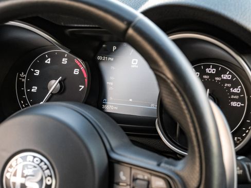 Used 2022 Alfa Romeo Stelvio Sprint image 16