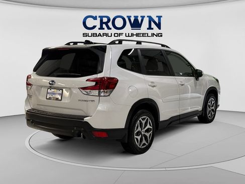 Used 2024 Subaru Forester Premium AWD/4WD image 3