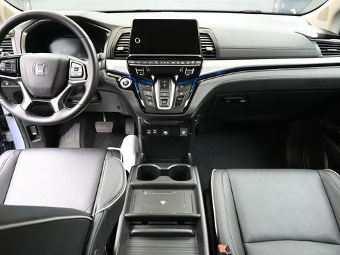 Used 2025 Honda Odyssey Touring image 16