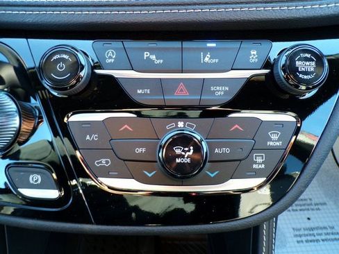 New 2026 Chrysler Pacifica Limited w/ S Appearance Package image 27