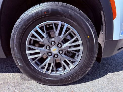 Used 2025 Chevrolet Traverse LT image 39