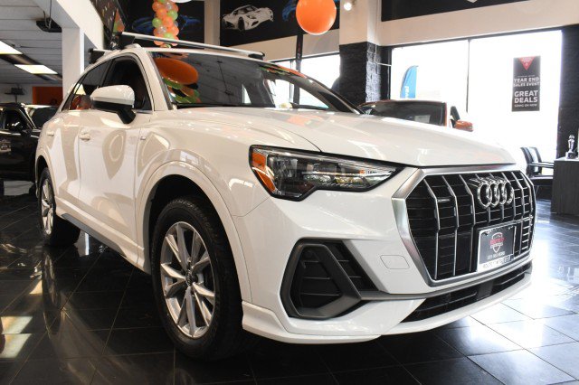 Used 2021 Audi Q3 2.0T Premium w/ Convenience Package AWD/4WD image 3