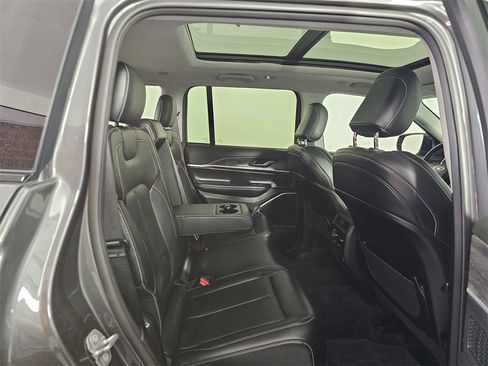 Used 2022 Jeep Grand Cherokee Limited image 14