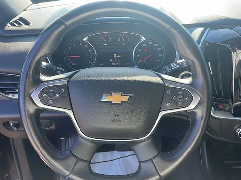 Used 2022 Chevrolet Traverse LT FWD image 9