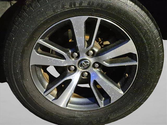 Used 2018 Toyota RAV4 XLE FWD image 16