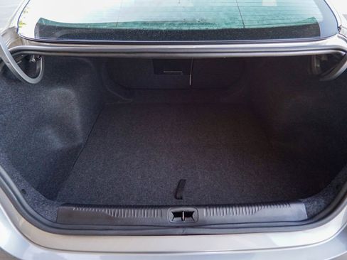 Used 2016 Chrysler 200 Limited FWD image 10