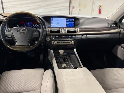 Used 2013 Lexus LS 460 w/ Comfort Pkg RWD image 15