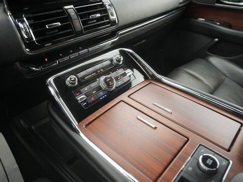 Used 2021 Lincoln Navigator Reserve image 30