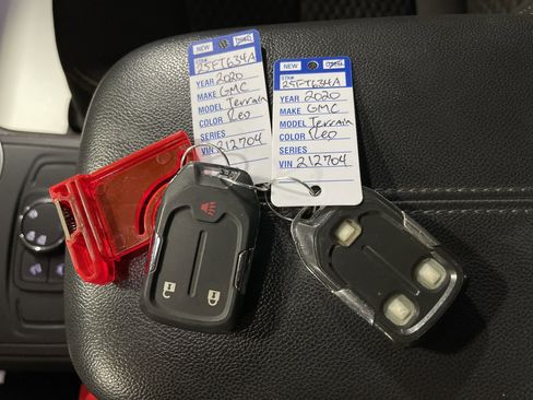 Used 2020 GMC Terrain SLE image 26